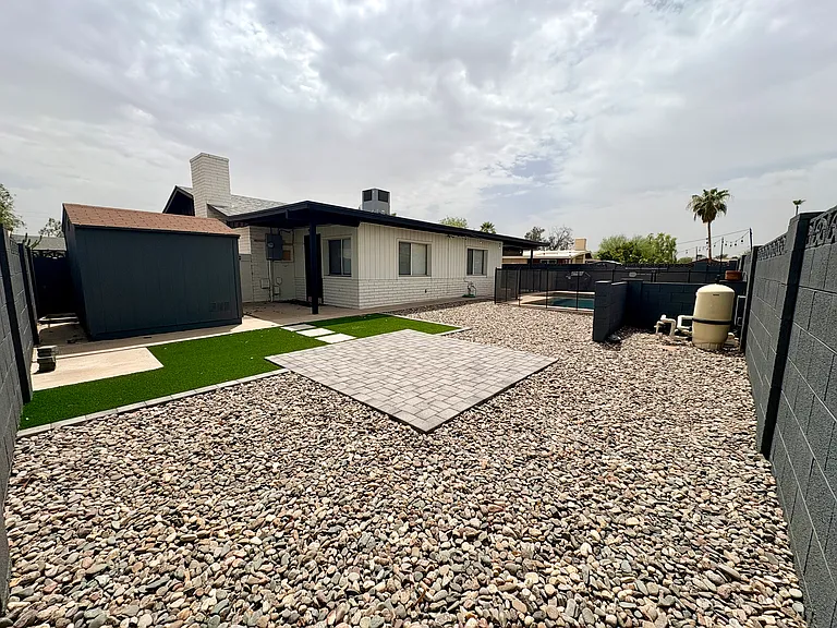 1410 E Bishop Dr — Photo 20