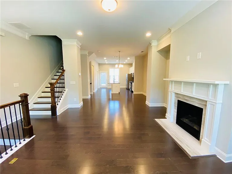 1815 Hislop Ln #8 — Photo 3