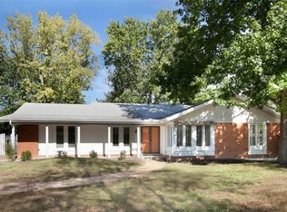 2164 Courtleigh Ln, Chesterfield, MO 63017