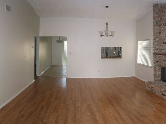 Great Room w/Fireplace