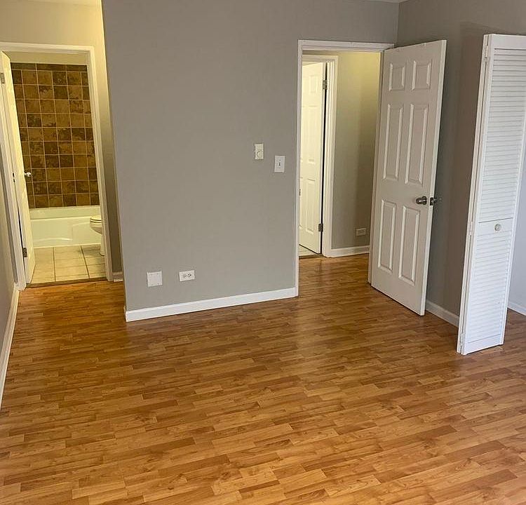 2nd image of 3825-402 N Pine Grove Ave