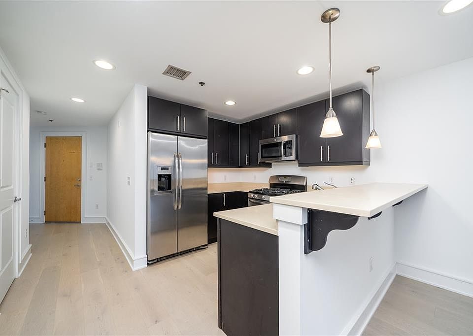 1st image of 2 Paterson Ave APT 3C