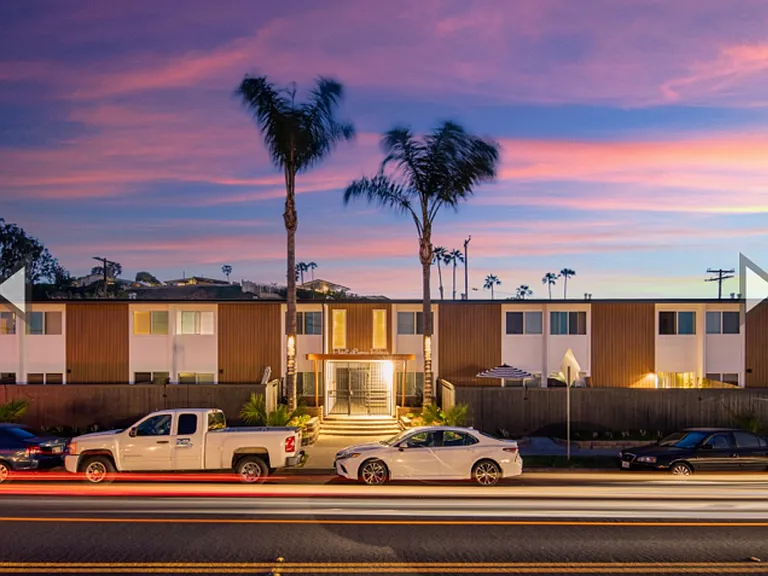 Point Loma Palms — Photo 5