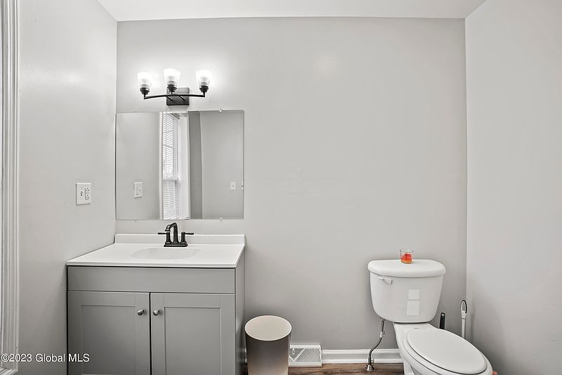 2nd image of 5 Stephen Street