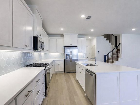 3rd image of 8861 Scarp Hill Ln