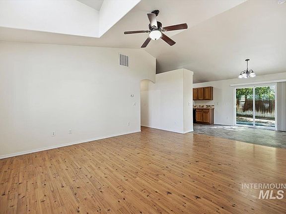 3rd image of 226 Teton St