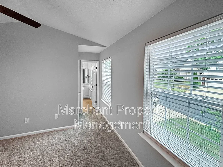 329 Riverside Chase Cir — Photo 21