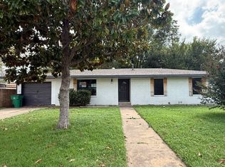1109 Nugent St, Bowie, TX 76230