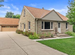 1005 Garvens Ave, Brookfield, WI 53005