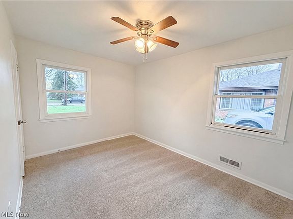 4th image of 4506 Silverdale Rd