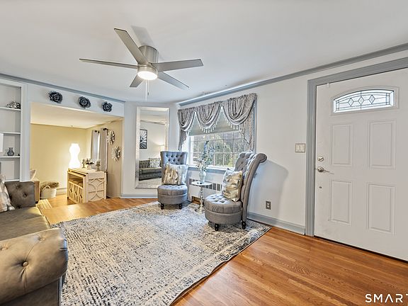 3rd image of 20 Wyndwood Road