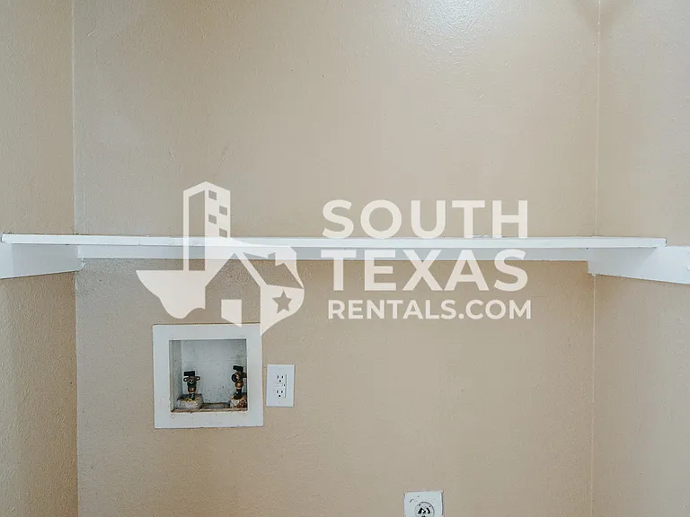 805 E Hiller St #B — Photo 17