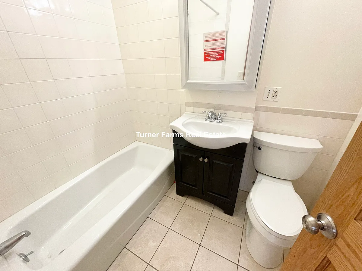 Building Photo - 97 Myrtle St #1R
