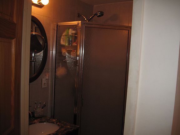 5th image of 7552 113th St APT 2R