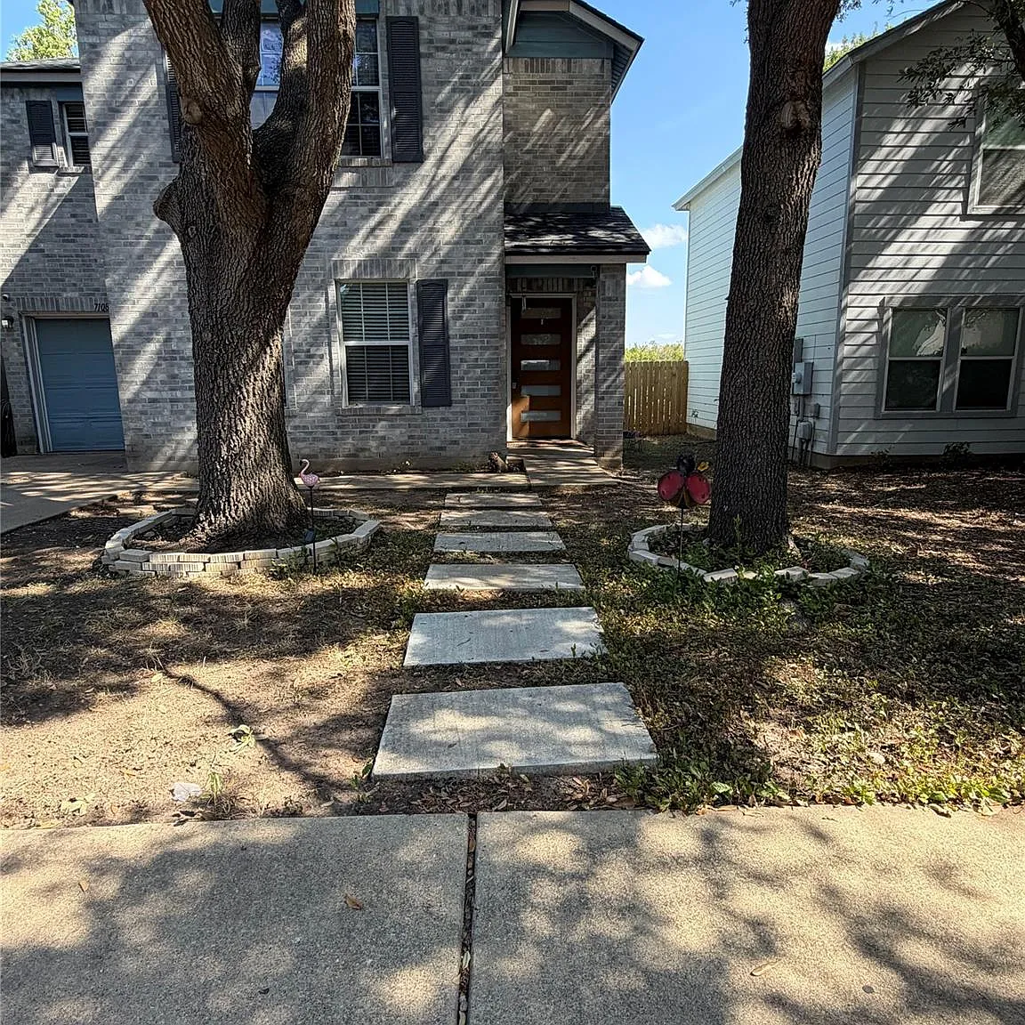 4 bed, 2.5 bath, 1660 sqft, $1,900 — Photo 1