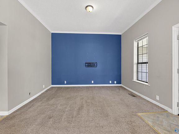 3rd image of 2547 Pinedale Dr
