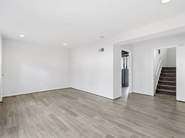 9178 Laurelwood Ct — Photo 30