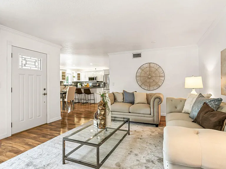 9342 Tradewinds Ave — Photo 8