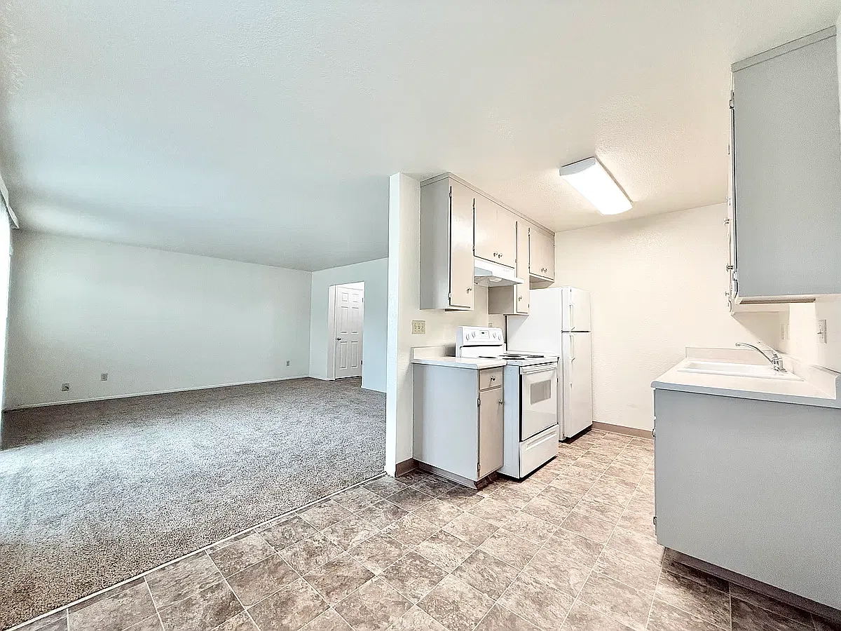 Stewart Apartments — Photo 1