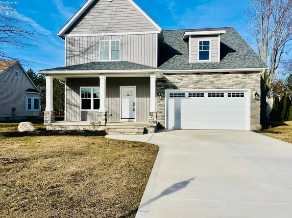 1098 N Lost Lake Rd, Pt Clinton, OH 43452