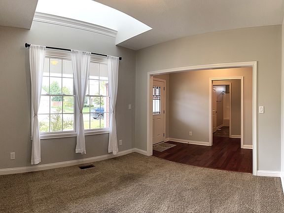 5th image of 1019 White Oak Dr