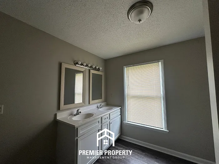 896 Cully Rd — Photo 11