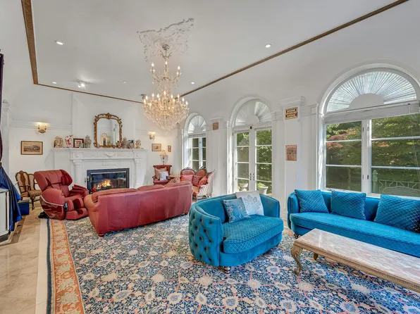 5440 Independence Avenue image 6 of 36