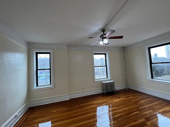 2nd image of 2803 Kennedy Blvd #B4