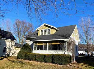408 N Wacouta Ave, Prairie Du Chien, WI 53821