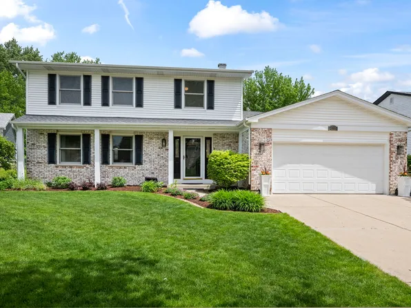 4095 Victoria Dr, Hoffman Estates, IL 60192