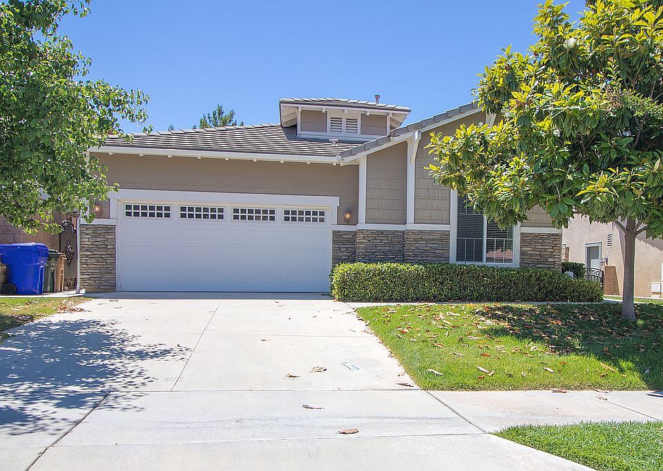 1st image of 33977 Lake Breeze Dr