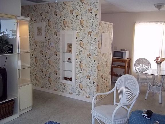 3rd image of 1118 Vineyard Pl