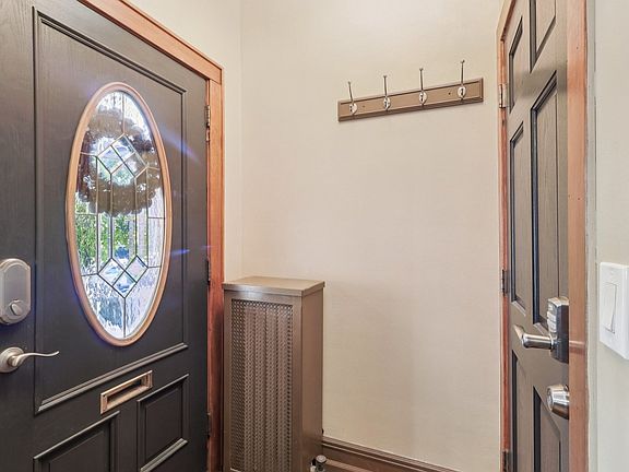5th image of 5026 N Hamlin Ave