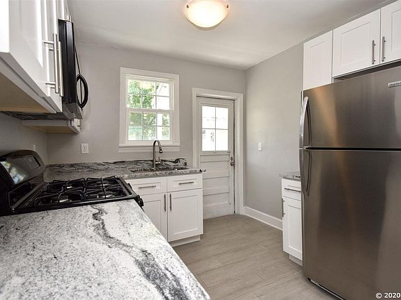 5th image of 1028 NE 3rd Ave #1