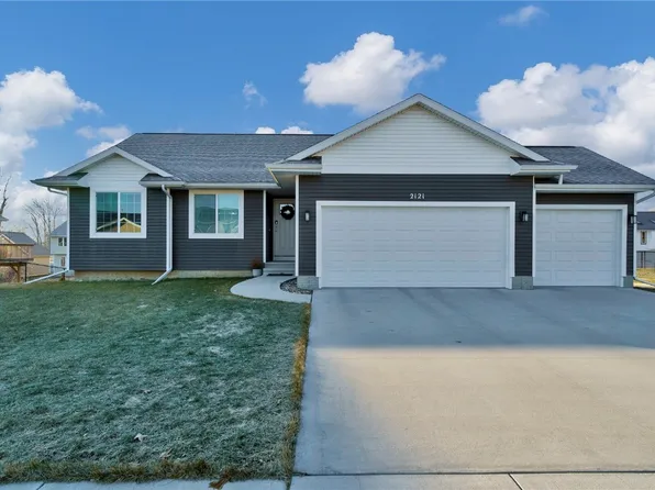 2121 Shady Grove Rd SW, Cedar Rapids, IA 52404