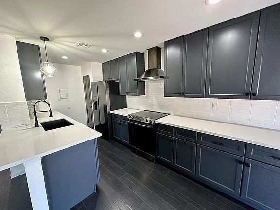 4th image of 826 E Eugie Ave