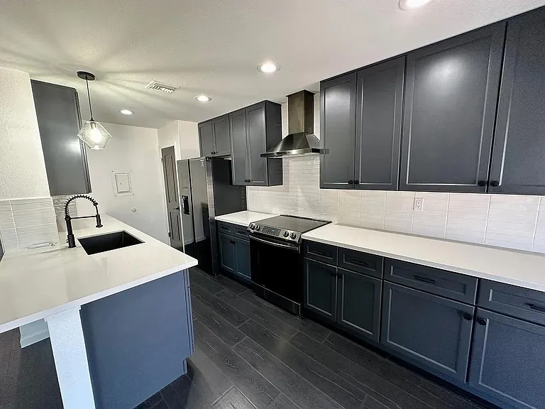 826 E Eugie Ave — Photo 4