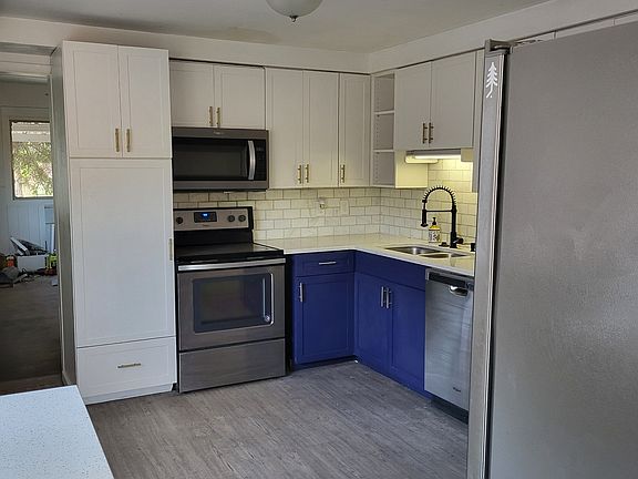 5th image of 1051 S Denver St