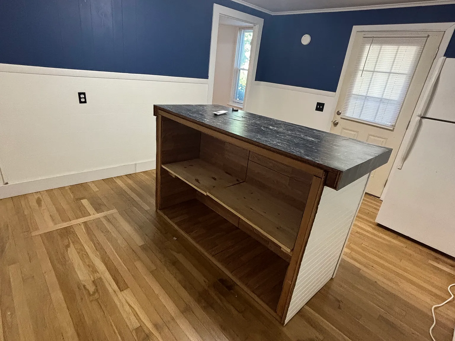 1 bed, 700 sqft, $1,200 — Photo 3