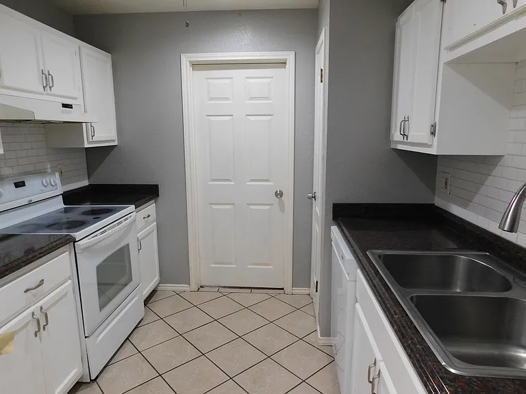 114 Caballo Dr — Photo 4