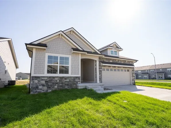 301 NE Country Meadow Dr, Ankeny, IA 50021