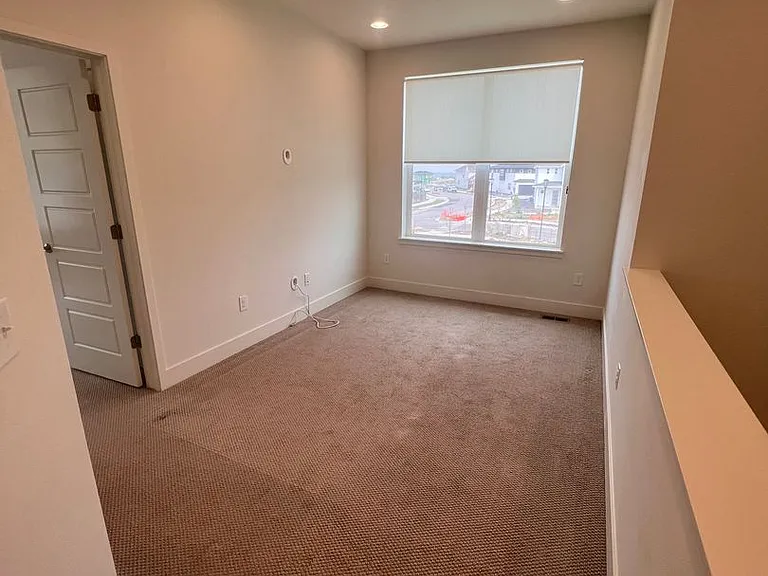 628 Discovery Pkwy — Photo 16