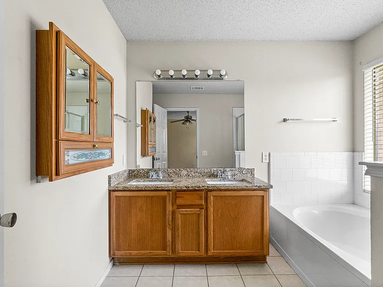 3300 Creekwood Dr — Photo 15