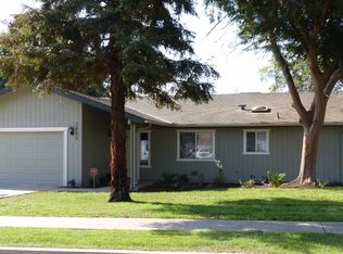 2849 W Orchard Ct, Visalia, CA 93277