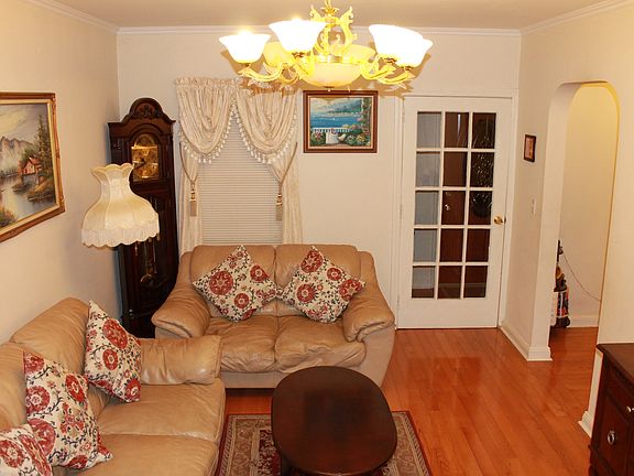 2nd image of 4816 Bell Blvd