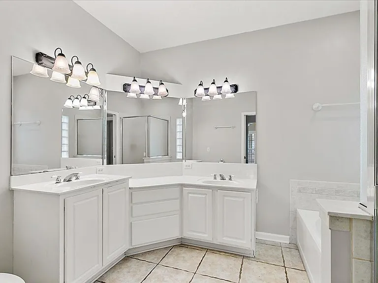 1065 Theodore Ave — Photo 12