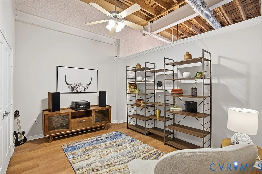 1716 Summit Ave — Photo 4