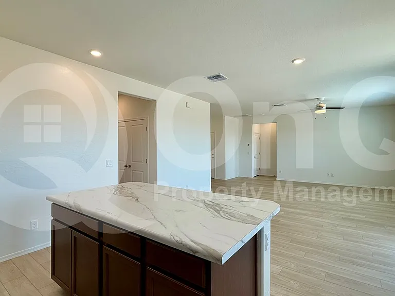 1444 E Edwin St — Photo 4
