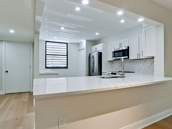 4th image of 542 Lakeside Dr