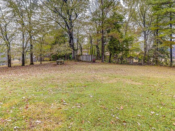 2nd image of 903 Choctaw Dr